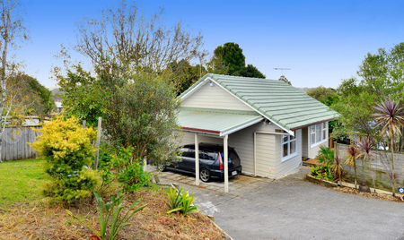 Stand Alone House with Sun-drenched Deck - Photo 5