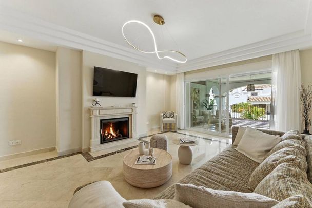 4 bedroom luxury Flat for rent in The Golden Mile, Marbella, Andalusia - Photo 1