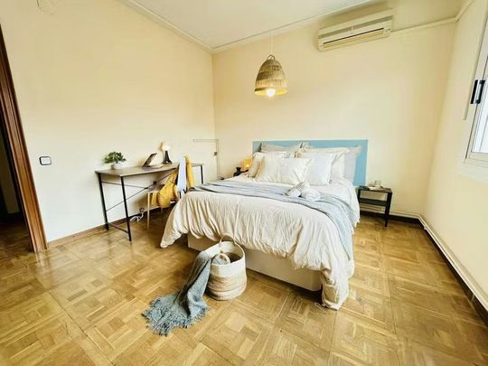 Carrer de Balmes, Barcelona, Catalonia 08022 - Photo 1