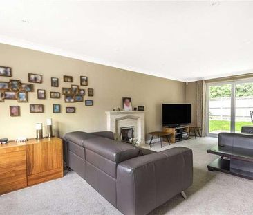 Shire Close, Bagshot, Surrey, GU19 - Photo 2