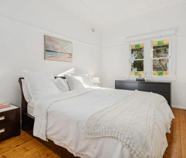 SPACIOUS 2 BEDROOM IN CONVIENENT LOCATION - Photo 2