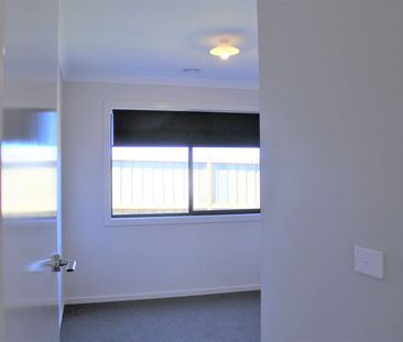 4 BEDROOM HOME IN FERNTREE RIDGE ESTATE! - Photo 2