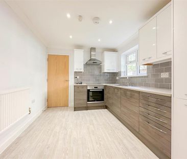 3 bedroom semi-detached house to rent - Photo 4