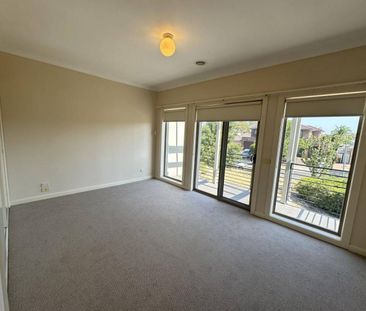 Comfortable Living with Fresh Interiors - Photo 5