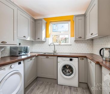 3 bedroom terraced house to rent - Photo 6
