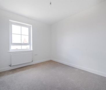 2 bedroom semi-detached house to rent - Photo 4