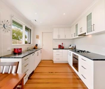 3/5 Florence Road, Surrey Hills, Melbourne - Photo 2