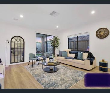 Modern Family Home in Mickleham with 4 Bedrooms - Photo 1