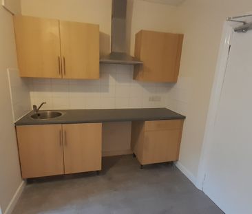 DN4, Doncaster - Photo 3