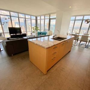 FURNISHED LUXURY*HEARTofDT*SPECTACULAR VIEW*KING/QUEEN+OFFICE+2 DECKS! - Photo 2