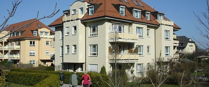 - 1 - Zimmerwohnung mit Balkon und EBK in DD-Gruna und TG-Stellplatz - Photo 1