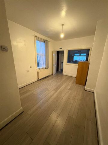 4 bedroom terraced house to rent - Photo 2