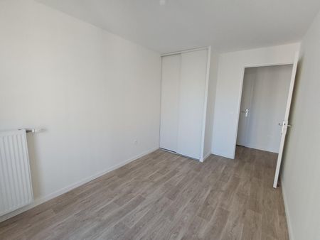 location Appartement T4 DE 80.4m² À BOBIGNY - Photo 2