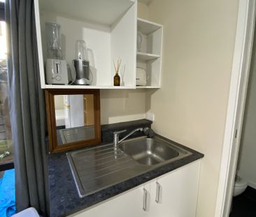 Centrally located boarding house - Photo 6