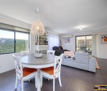 Modern 3x2 Home in High Wycombe ! 6 MONTHS LEASE ONLY ! - Photo 1