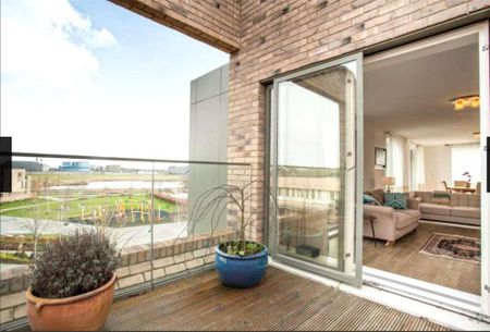 A modern two bedroom duplex apartment - Photo 4