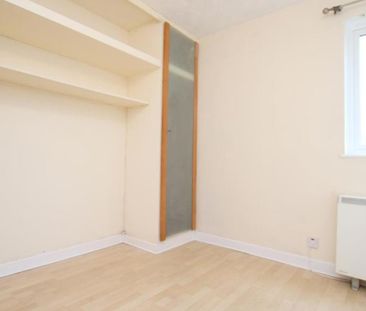 A good size one bedroom flat in Eastville close to local shops and ... - Photo 4