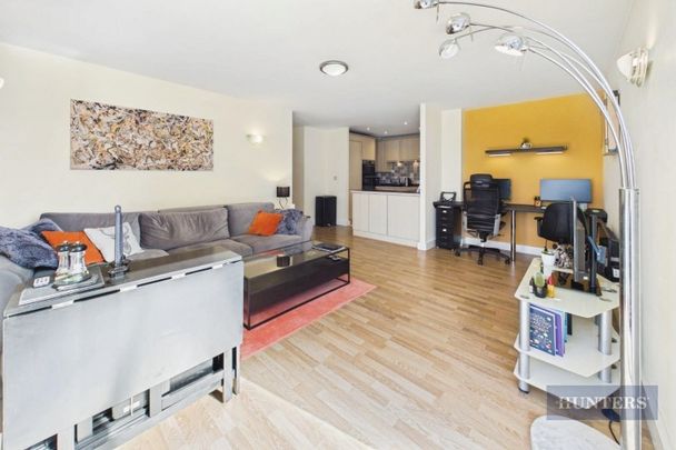 2 bedroom Flat To Let - Photo 1