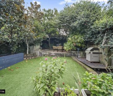 MGM MARTIN – GRAND FREESTANDING THREE BEDROOM + STUDY/SUNROOM FEDER... - Photo 1