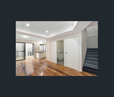 PERFECT, PRISTINE PROPERTY - Photo 3