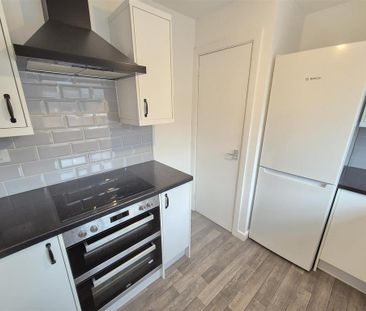 3 bedroom end of terrace house to rent - Photo 6