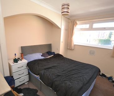 3 bed Flat for Rent - Photo 2