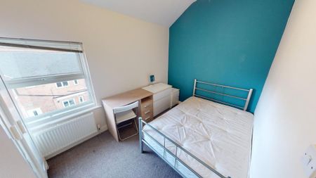 4 bedroom terraced house to rent - Photo 5