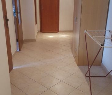 Dlhodobý prenájom: Priestranný 2-izbový tehlový byt s NOVÝM balkóno... - Photo 4