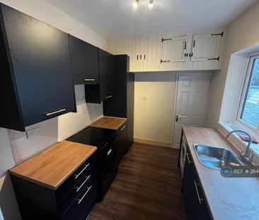 1 bedroom in a house share to rent - Photo 4