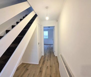 3 bedroom end of terrace house to rent - Photo 3