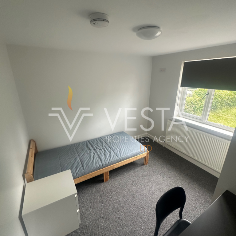 1 bedroom in a house share to rent - Photo 1
