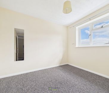 Brampton Lane, Portsmouth, PO3 - Photo 4