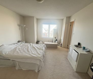 For Lease - 16 Botanical Avenue, Brampton, Ontario - Photo 3