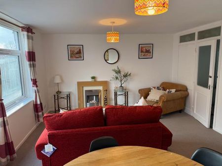 2 bedroom flat to rent - Photo 2