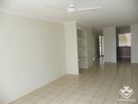 Charming 2-Bedroom Villa in a Sought-After Complex - Photo 2