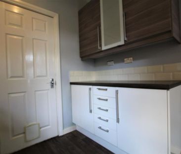 2 bedroom semi-detached house to rent - Photo 6