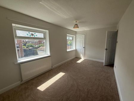 2 bedroom semi-detached house to rent - Photo 4