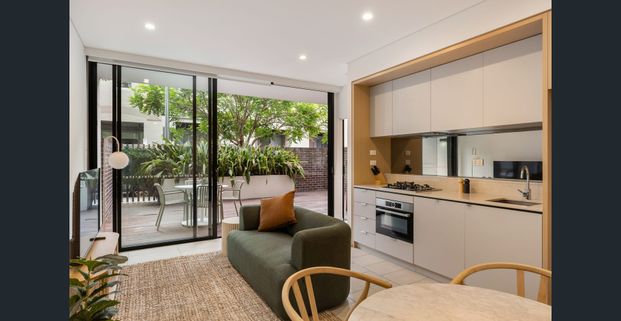 MODERN LIVING, MAXIMUM FLEXIBILITY. (3 MONTH STAYS AVAILABLE!) - Photo 1