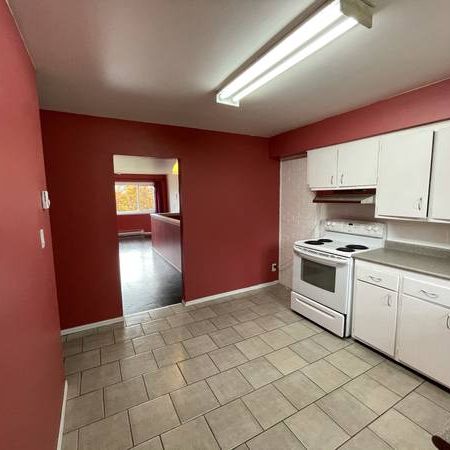 Cozy 3-Bedroom Suite Near UVic – $1850 + Utilities - Photo 4