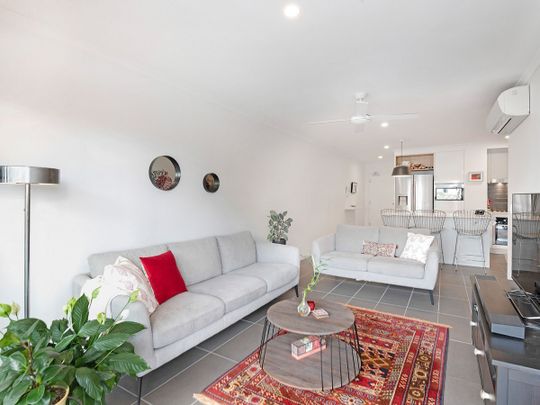 Great size, Great Location, Fully Airconditioned - Photo 1