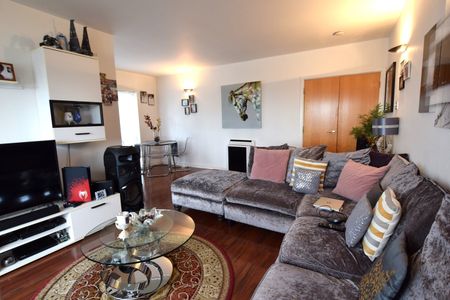 2 Bed Flat, Riverview Court, E14 - Photo 2