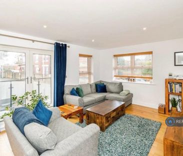 3 bedroom flat to rent - Photo 6