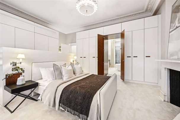 A Masterfully Refurbished Six-Bedroom Townhouse on Cranley Place - Photo 1