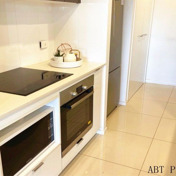 Come Home to Something Special at This Apartment. Unbeatable Location - Walk to Transport and Shops - Photo 1