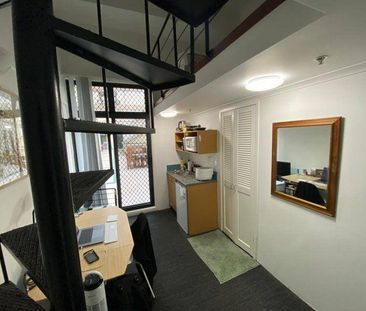 Impeccable, Fresh & Furnished apartment with Private Internal Court... - Photo 6