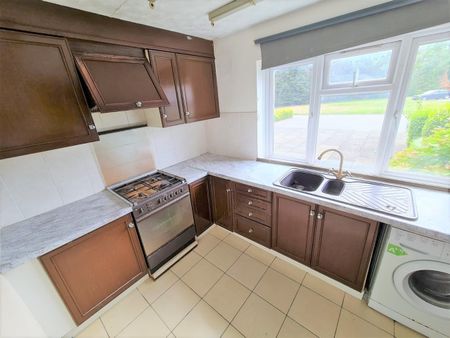 1 Bed Flat, Royston Gardens, IG1 - Photo 3