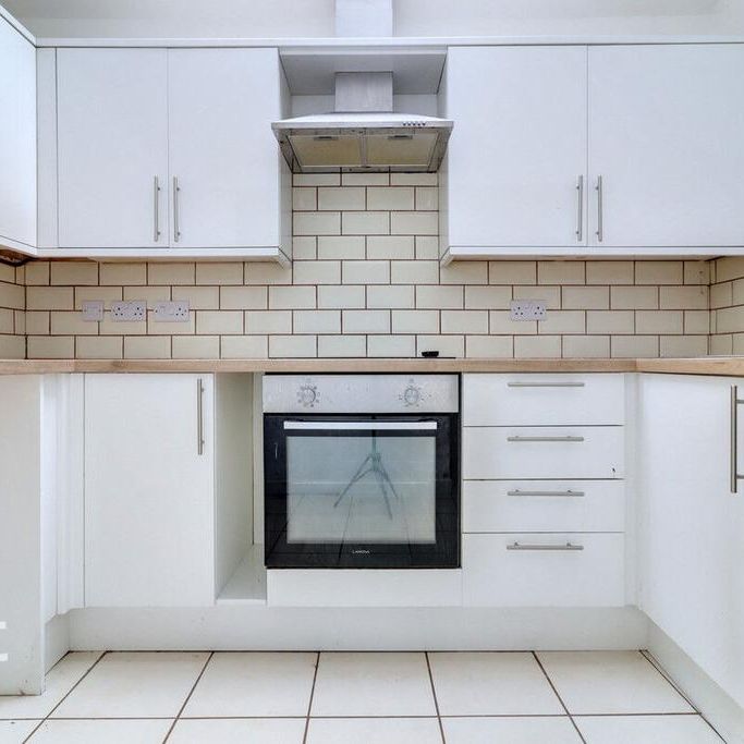 2 bedroom maisonette to rent - Photo 1