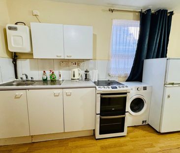 Studio Flat, Hoe Street, E17 - Photo 2