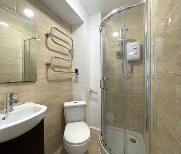 1 bedroom in a house share to rent - Photo 5