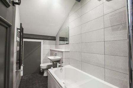 The Old Conservative Club, Irwell Terrace, Bacup - Photo 3